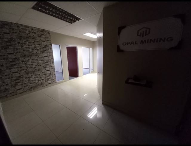 136M² OFFICE TO LET IN BRYANSTON